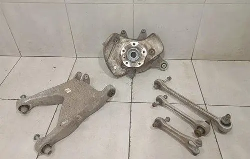 Aston Martin Vantage IV Rear wheel hub HY535A970AD