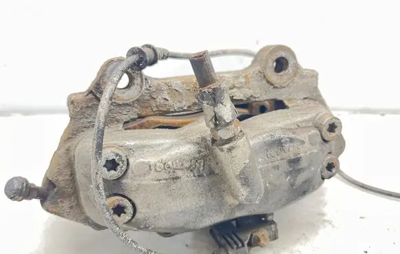 Mercedes-Benz E W211 Front brake caliper 20825301