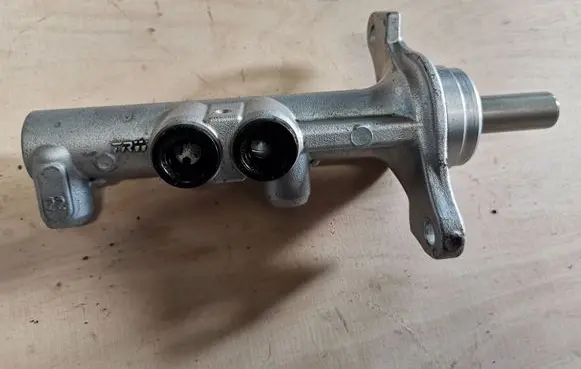 Peugeot Boxer Master brake cylinder 326619234