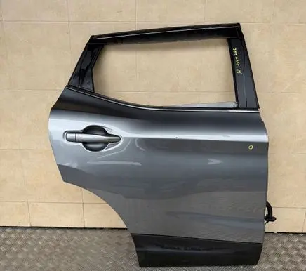 Nissan Qashqai Rear door