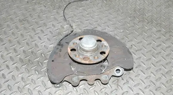 Front wheel hub