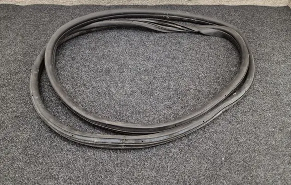 Fiat 500 Abarth Front door rubber seal 72324