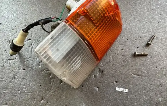 Mitsubishi Pajero Front indicator light MB283674