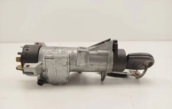 Volkswagen PASSAT B5 Ignition lock 4D0905851E