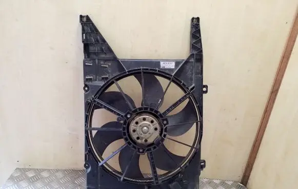 Renault Scenic I Radiator cooling fan shroud 8200065257B 9020906