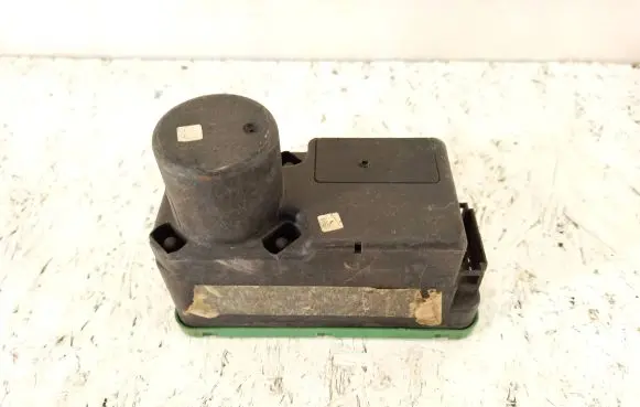 Volkswagen PASSAT B4 Vacuum pump 3A0962257