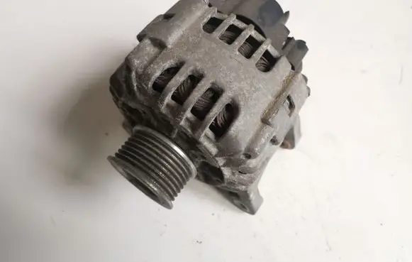 Renault Clio III Generator/alternator 8200654541B