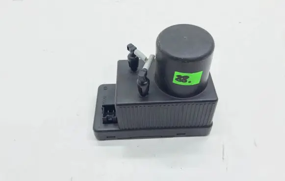 Mercedes-Benz E W211 Central locking vacuum pump 2038000048 0132006365 03120100178