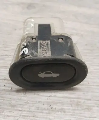 Tailgate opening switch