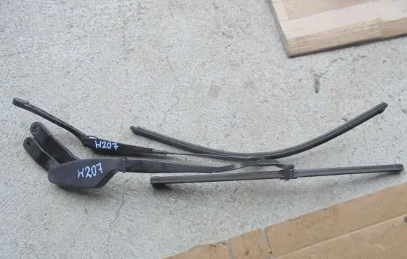 Mercedes-Benz E C207 W207 Front wiper blade arm