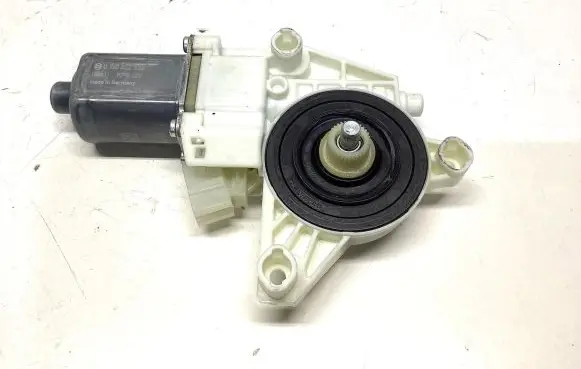 Mercedes-Benz E W212 Front door window regulator motor A2129066702