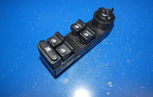 Fiat 500X Electric window control switch B569