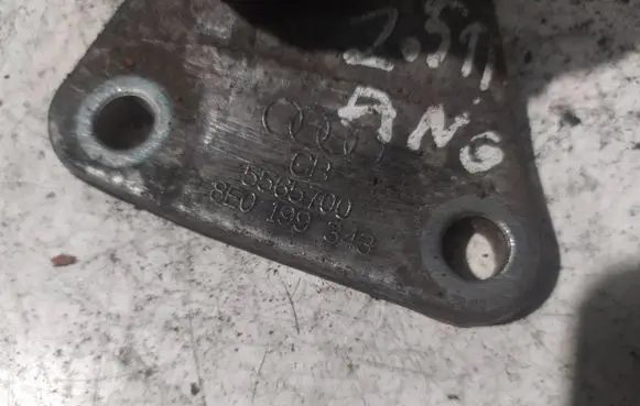 Audi A4 S4 B6 8E 8H Engine mounting bracket 8E0199343