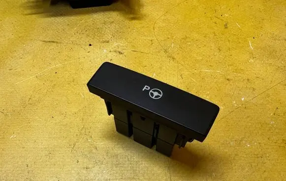 Ford Fusion II Parking (PDC) sensor switch HG9T-15A860-AAW HG9T15A860AAW