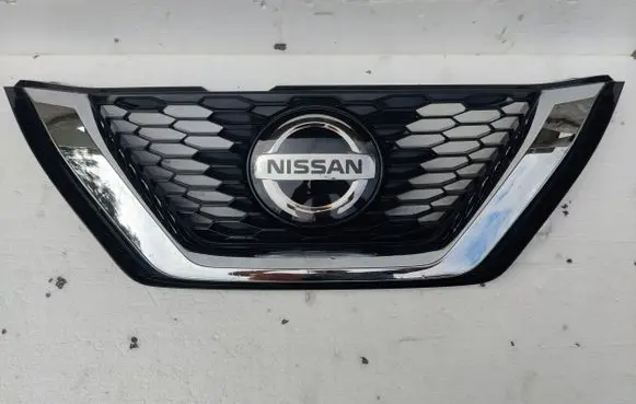 Nissan Qashqai ACC Distronic radar sensor grill/trim 6933U110
