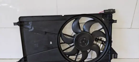 Volvo C30 Electric radiator cooling fan 3135103743 0936821