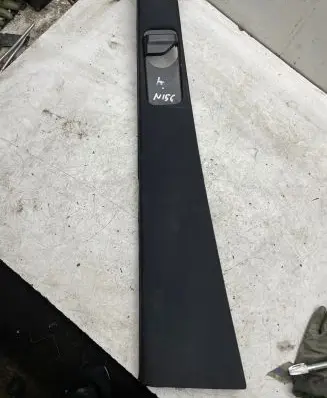 Mercedes-Benz ML W164 (B) pillar trim (top) A1646909725 31805202