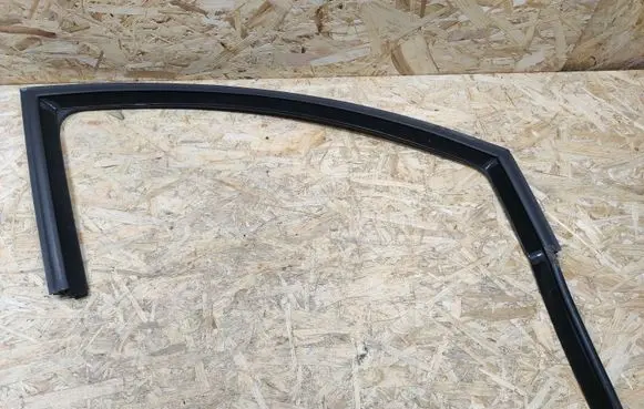 Seat Ibiza IV (6J,6P) Front door glass trim molding 6J4837432D