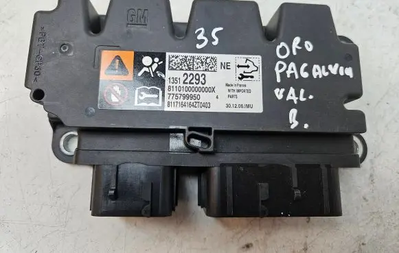 Opel Zafira C Airbag control unit/module 13512293