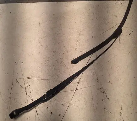 Opel Meriva A Front wiper blade arm 13139725