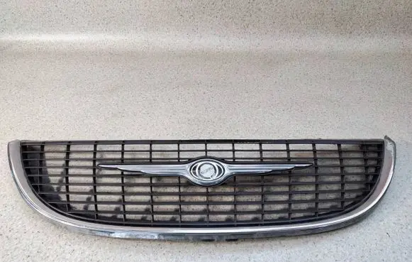 Chrysler Grand Voyager IV Front bumper upper radiator grill 4857292AA