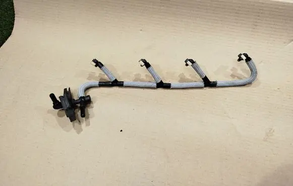 Renault Trafic III (X82) Fuel return line/hose 166717509R