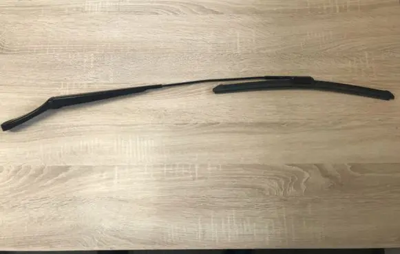 Front wiper blade arm