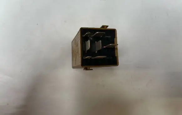 BMW 5 E39 Window control relay 61368384505 V23141B3001X15