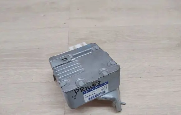 Toyota Prius (XW20) Trunk lid opening control unit 89650-47101