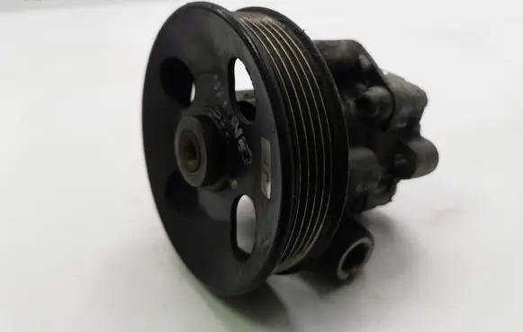 KIA Carens I Power steering pump 0K2KC32600