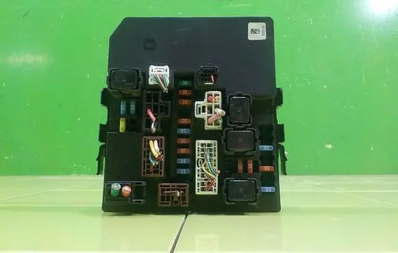 Nissan NV200 Fuse box set 284B73LS1A BEZPIECZNIKOW