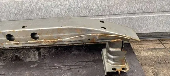 Toyota Avensis T250 Front bumper cross member