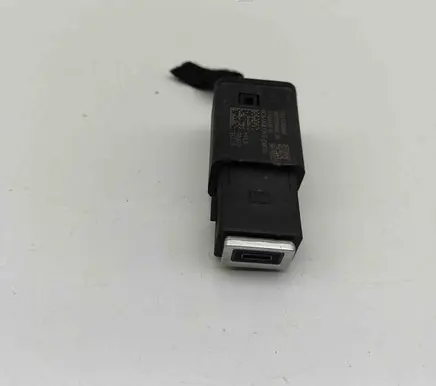 Peugeot 3008 III USB socket connector 9851608480 9831350680