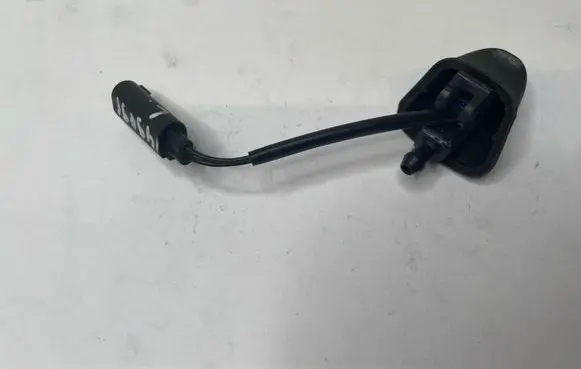 BMW 3 E90 E91 Windshield washer spray nozzle 8365985