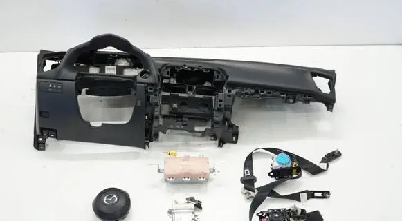 Mazda 3 III Dashboard MAZDA3100626DESKA
