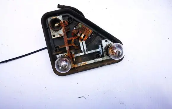 BMW 5 E39 Tail light bulb cover holder 8371325