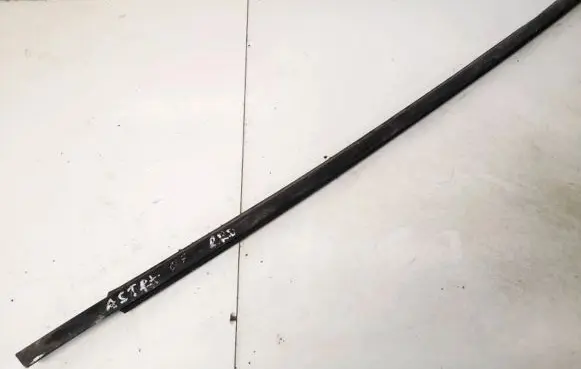 Opel Astra H Front door glass trim molding 024468034