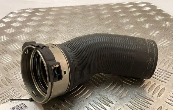 Volvo XC60 Intercooler hose/pipe 31657738