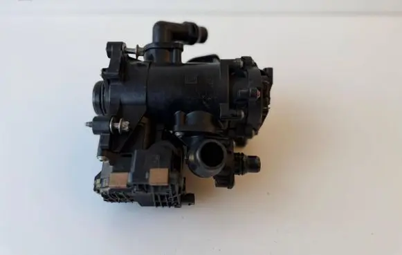 BMW X1 F48 F49 Thermostat/thermostat housing 8631943