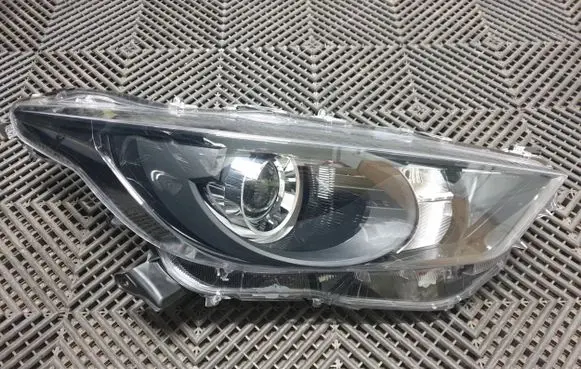 Toyota RAV 4 (XA50) Headlight/headlamp