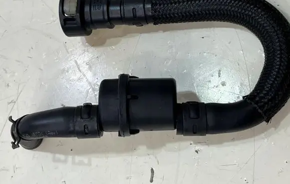 Volkswagen Touareg II Vacuum valve 