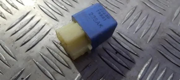 Nissan X-Trail T30 Other relay 2523079981