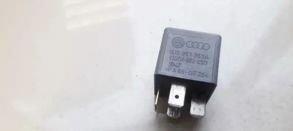 Skoda Octavia Mk2 (1Z) Other relay 8D0951253A