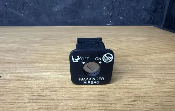 Toyota Auris 150 Passenger airbag on/off switch 171OU73