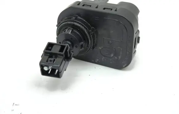 Headlight level adjustment motor