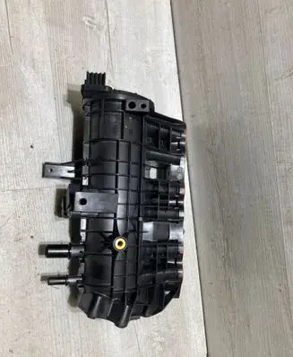 Ford Focus Intake manifold H6Bg9424DB
