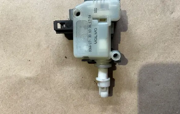 Volvo S80 Central locking motor 806627