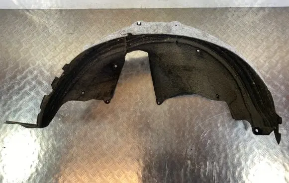 Rear arch fender liner splash guards