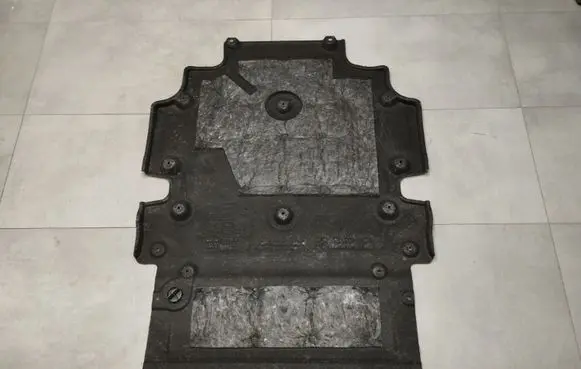 Audi A5 Front underbody cover/under tray 4P0863821C