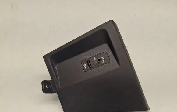 BMW X1 F48 F49 USB socket connector 9292744